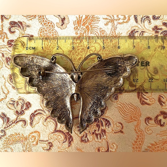 🦋Vintage butterfly brooch, antique brass  finish w/amber color cubic zirconias - Picture 3 of 5